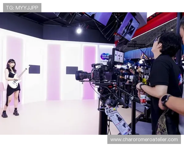 免费下载真人视讯官方客户端，轻松开启高品质在线娱乐与丰富的互动体验